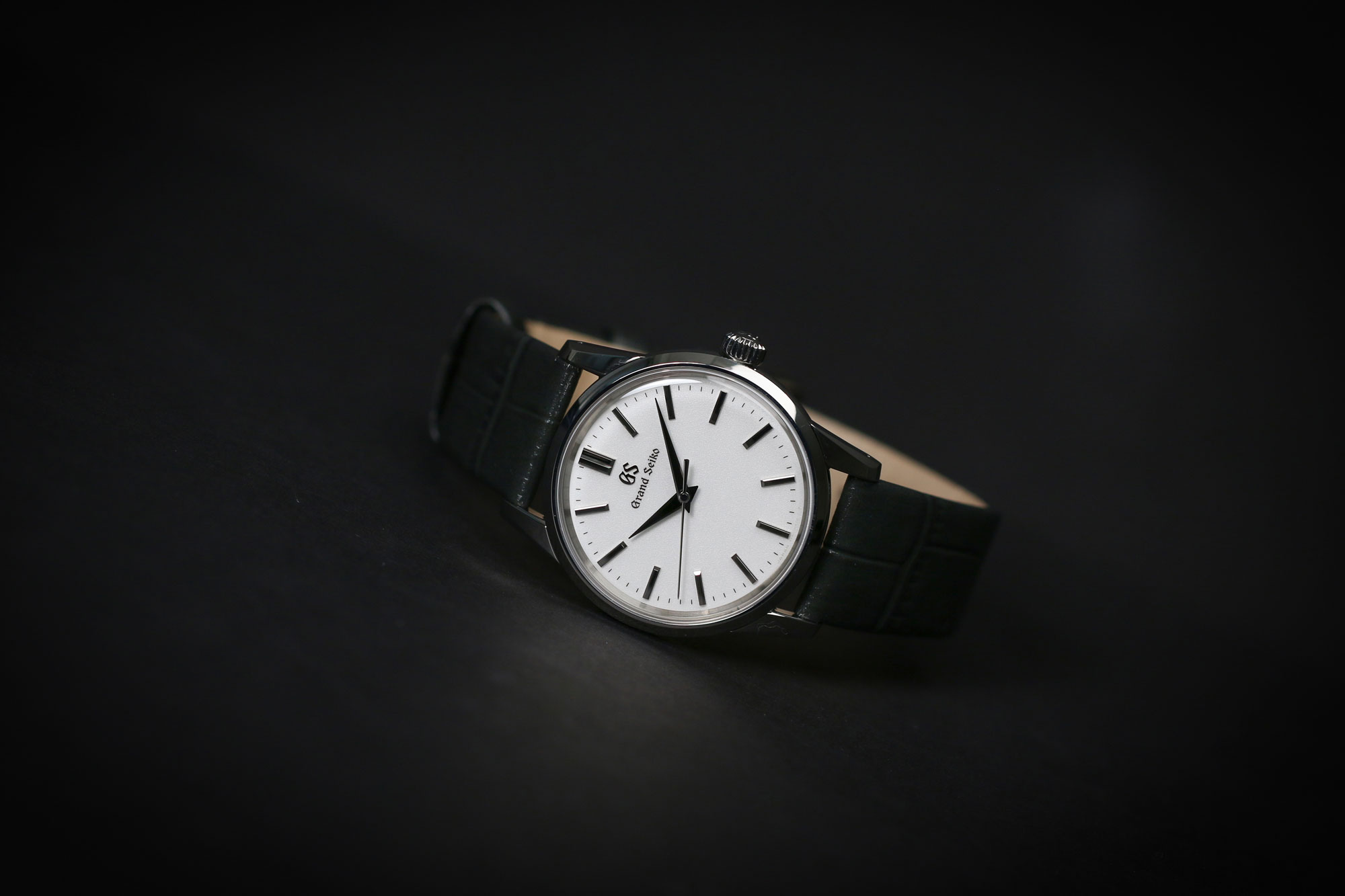 Grand Seiko SBGX347 white dial wristwatch for men and women.